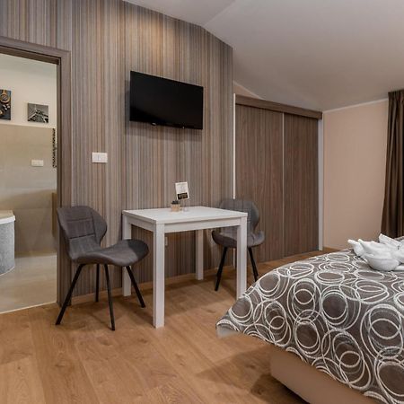 Hotel Tomazici Santalezi Экстерьер фото