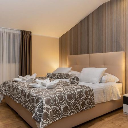 Hotel Tomazici Santalezi Экстерьер фото