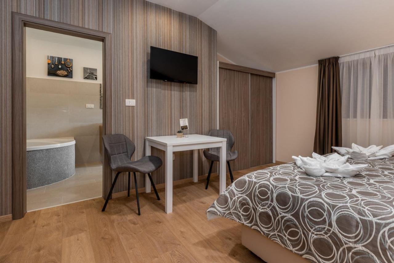 Hotel Tomazici Santalezi Экстерьер фото