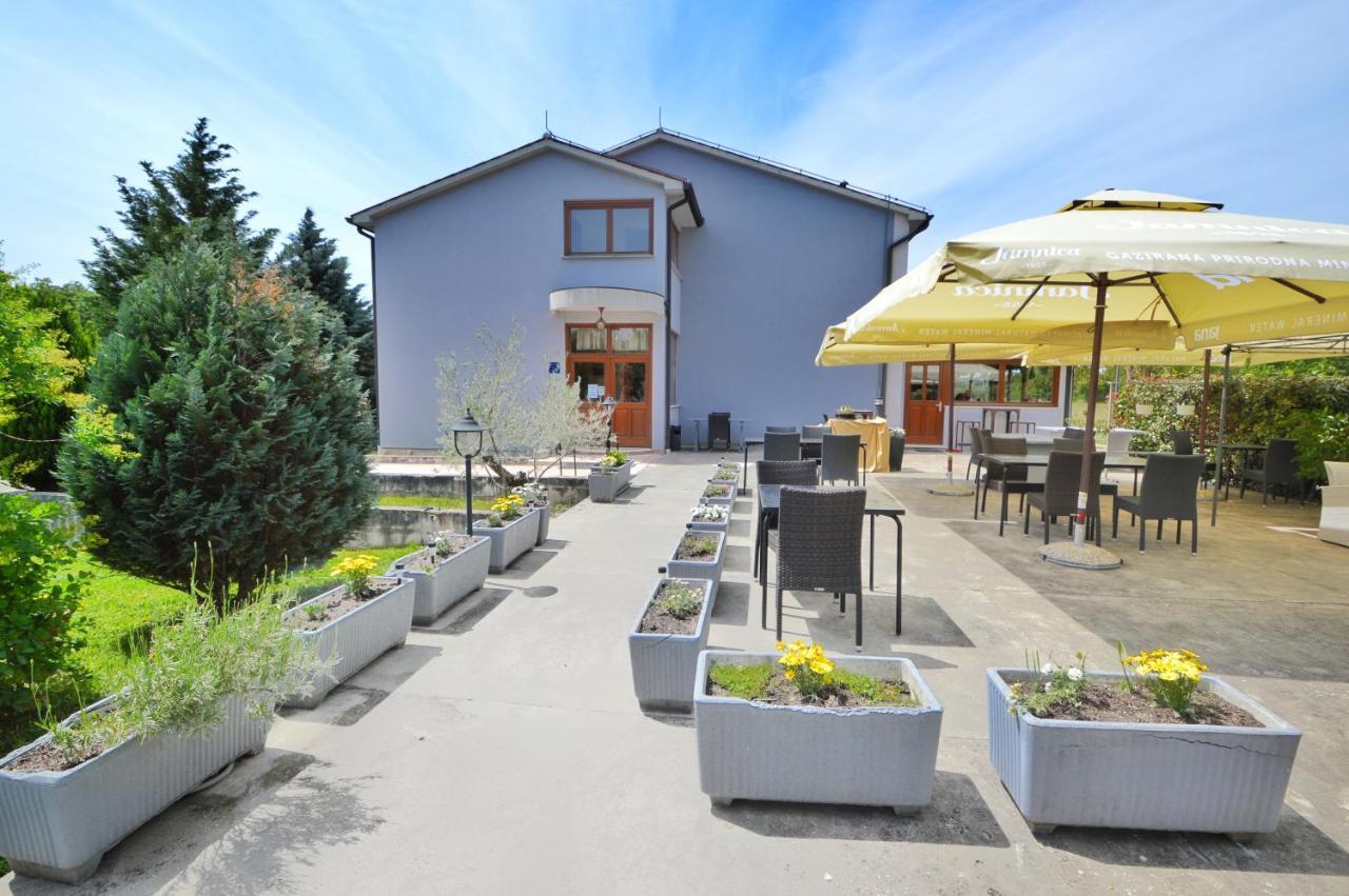 Hotel Tomazici Santalezi Экстерьер фото