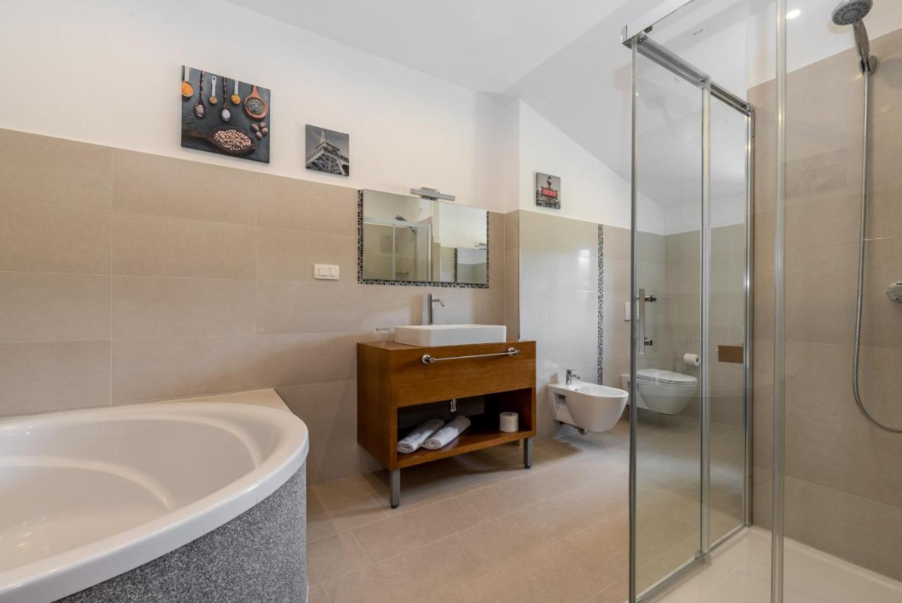 Hotel Tomazici Santalezi Экстерьер фото